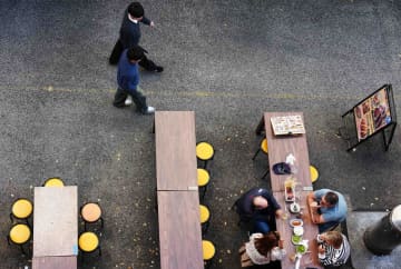 東京株式市場、観光関連の銘柄が値下がり