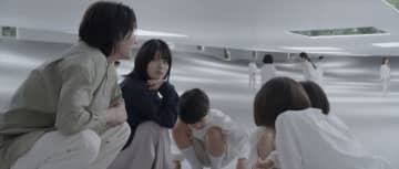 蒔田彩珠主演『消滅世界』、白一色に包まれた“性愛のない”実験都市・エデンを映し出す本編＆メイキング映像解禁