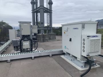 ドコモ、水素燃料電池を基地局の非常用電源にする実証実験