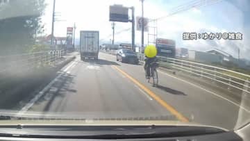 車道の“右側”を爆走する自転車各地で…群馬は「50代くらいの男性」、富山は「高齢男性」　真後ろに車も“意に介さず”