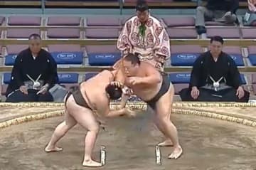 「出禁で頼む」「まじやめろ」大相撲、マナー知らずな客席の“盛り上がり方”に非難殺到