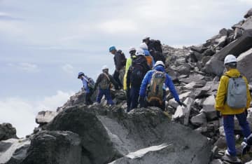 噴火35年「火山活動は安定」　雲仙・普賢岳の溶岩ドーム調査