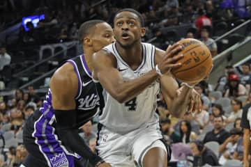 「常にアグレッシブでいようとしている」フォックスが古巣相手に躍動！ウェンバンヤマ欠場のスパーズを勝利に導く＜DUNKSHOOT＞