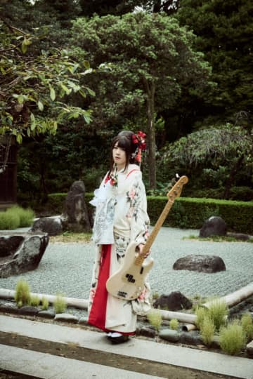 亜沙、新プロジェクト「骸と伽藍堂」始動。ゲストボーカリスト迎え5曲入りEP発売へ