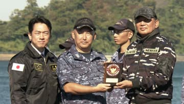 インドネシア国防相が海上自衛隊の艦船を視察 日本は護衛艦の輸出を検討
