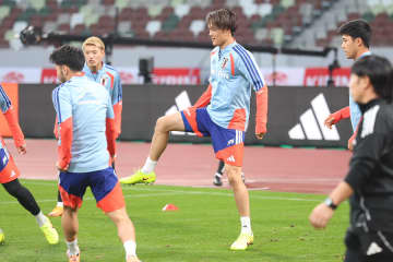 コーチと約20分の居残りレッスン「すり合わせを」　10発ストライカーが課した年内最後の“ノルマ”