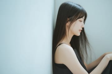 乃木坂46久保史緒里、卒業前ラストグラビア　透明感あふれる美ショット『blt graph. vol.113』