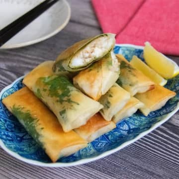 【包んで焼くだけ!】「手が止まらない」「家族から大好評!」パパッと作れて超簡単!ツナとはんぺんの春巻きレシピ