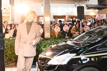 木村拓哉が通天閣に降臨「お邪魔します！」…沿道から大歓声「やばい！」
