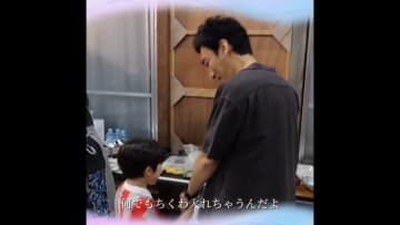 【仲良し親子】「延々リピできる」草彅剛＆永瀬矢紘が“名物料理”に大はしゃぎ！手つなぎ姿に「可愛すぎる」の声『終幕のロンド』