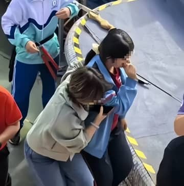 高校の運動会で女子生徒の顔に矢が刺さる―中国
