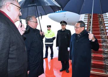 李強総理がモスクワ入り　SCO首脳理事会出席へ