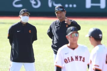 【巨人】サインミス多発の原因は〝野球脳不足〟　橋上コーチが徹底指導へ「理解しないと」