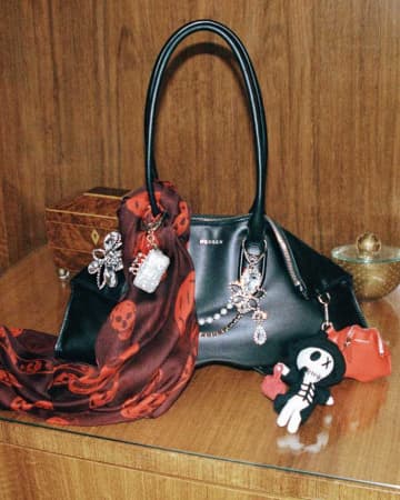 McQueen新作バッグ「マンタ」登場♡彫刻的デザインで個性を演出