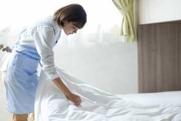 ホテルのベッドは「チェックアウト時にどうする？」　清掃スタッフがしてもらえると“うれしい配慮”とは