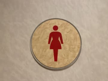 コンビニ店員が目撃「男子トイレが空いてないと女子トイレに黙って入る」衝撃の迷惑客