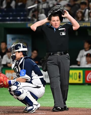 日韓戦で“疑惑の判定”続々…韓国監督も女性審判員に猛抗議、論点は「ジェンダー」ではない【韓国の視点】