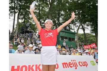 豪華「10年分」V副賞の使い道に絶賛「ニュース見て感動しました」　女子ゴルフ河本結が善行