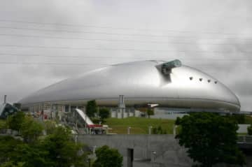 Snow Manライブで"全裸"ファンの怪情報も…他グループにも出没する下着や水着"珍客"は犯罪じゃないの？