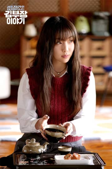 “人気女優の娘” イ・ジニ、『ソウルの家から大企業に～』で熱視線！美貌＆存在感が「お母さんそっくり」