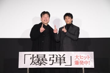 興収14億円突破の大ヒット！『爆弾』初の入場者特典は、全5種中3種がスズキタゴサク！？ポストカード配布決定