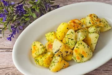 じゃがいもと青のりで作る「のり塩じゃがバター」が超ラク　少ない材料でも大満足