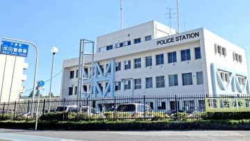 包丁とペティナイフ振り回し威嚇、容疑で女逮捕　成田署、拳銃構え警告「適正な行為」　犬の散歩でトラブルか