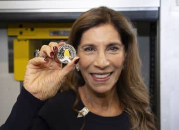 ROYAL MINTがフレディ・マーキュリーのコレクターズコインで国中を沸かせる