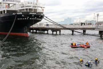 上半身遺棄事件で周辺の海中捜索　横浜の山下公園付近、神奈川県警