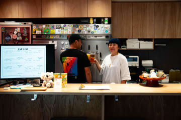 【新しいお店、見つけた！】チャレンジショップから生まれた“はじまり”の続きを、今ここで ――今日もただいまの一杯！ビールも日本酒もおふくろの味も「みね商店」