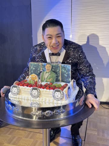 大江裕、故郷・岸和田で誕生日ディナーショー開催　祖父母の登場とサプライズに涙