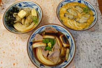 丸亀製麺、冬季限定「鴨ねぎうどん」「牡蠣たまあんかけうどん」「牡蠣バターぶっかけうどん」を発売