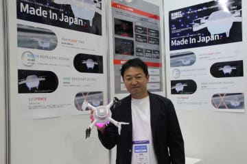 ドローンショーが新たなビジネスに　ROBOZ、教育・海外展開で市場を開く
