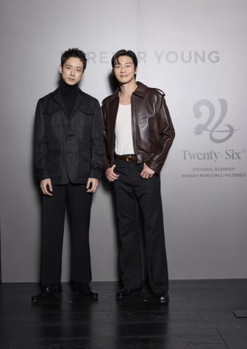 パク・ソジュン、坂口健太郎＆SHIHOらと2ショット！ウイスキーの新作発売記念イベントに出席