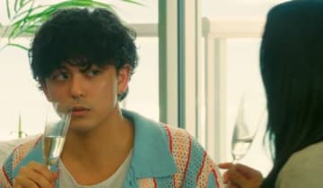 29歳俳優、初対面の27歳爆モテ美女の虜に…一気に心つかまれゾッコン