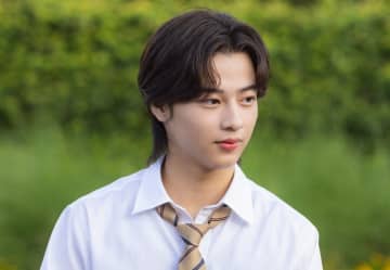 「美しい」「センター分けいい」イケメンすぎると話題の高1男子、大人っぽいヘアスタイルに視聴者騒然！スタジオも「かっこよ」『今日好き』チェンマイ編第1話