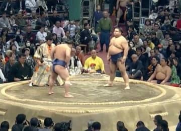 「めちゃくちゃ下品」大相撲で“異質な声” 名物実況アナ「また変な声が…」再三の苦言 に元小結が力士の本音「そっちに神経がいったら、前にいけなくなる」