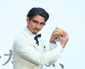賀来賢人　ケンタッキーの新バーガーに太鼓判　「カーネルさんもびっくりしたと思う」