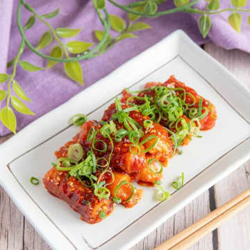 【ちくわの穴にえのきをぎゅっと詰めるだけ！】「もっちりつるるんな食感が優勝すぎる」「作るたびに喜ばれる」秒で作れるやみつきおかずレシピ