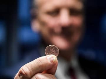 米国で1セント硬貨の製造終了　ラスト5枚に刻まれた「終わりの印」に億単位の価値か