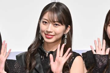 お笑い鑑賞で衝撃スタイル　モー娘。牧野真莉愛、“顔いっぱい”シャツにスタジオ騒然「すごい数の新庄」