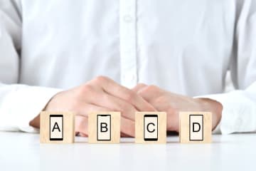 【スマホ版・残クレ!?】「15万円のiPhone」を“2年で返却”の仕組みで買うと、結果的に損？ 支払いが「月1円」でも安心できない…意外と知らないリスクを解説