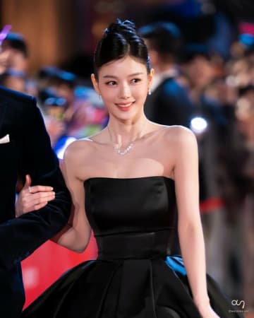 女優キム・ユジョン、引き込まれずにはいられないペク・アジン…魅惑的なビジュアル