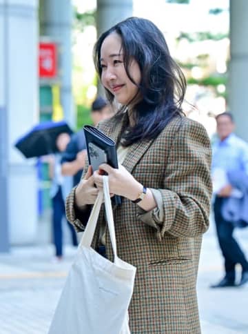 本当にメンバー全員が復帰できる？ “真っ二つ”に割れたNewJeans、「2対3の構図」をつくったのは誰か