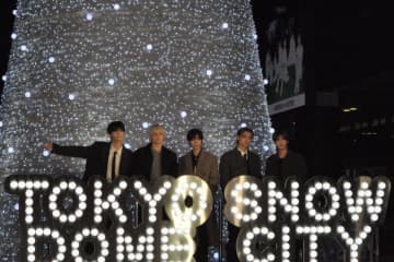 TOMORROW X TOGETHERが東京ドームシティで点灯式　BEOMGYU「雪みたいでとてもキレイ」