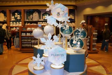 USJ、クリスマス限定グッズを撮り下ろしでお届け。ハローキティ/スヌーピー/ハリーポッターどれを買う？【写真64枚】