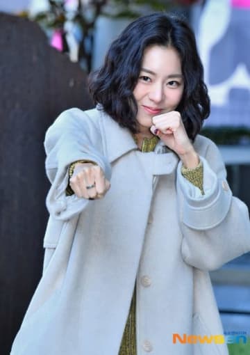 【PHOTO】ユイ＆ソル・イナ、ラジオ出演のため放送局へ…ファイティングポーズも披露（動画あり）