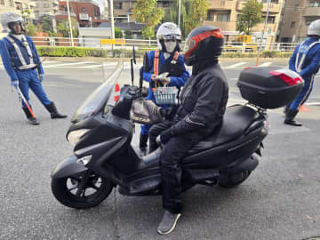 バイク死亡事故増、速度抑制を　警視庁、「右直事故」目立ち啓発