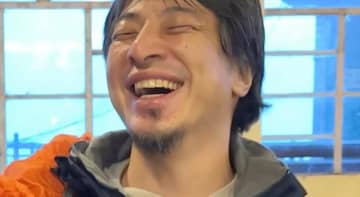 「ひろゆき置いていかれたの？」インドで置き去りにされるひろゆきの姿に視聴者爆笑「チラ見せおもろすぎw」「ひろゆきを探せLv1」