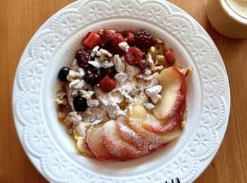 冬のダイエットスィーツ2種。レンジで作る「リンゴときな粉のケーキ」「りんごのコンポート」